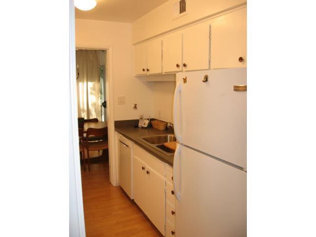 Building Photo - 675 Sharon Park Dr