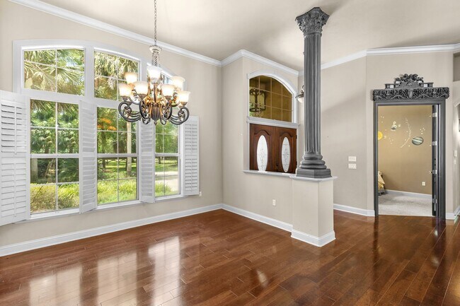 Building Photo - Executive Gainesville Rental: Custom 4 Sui...