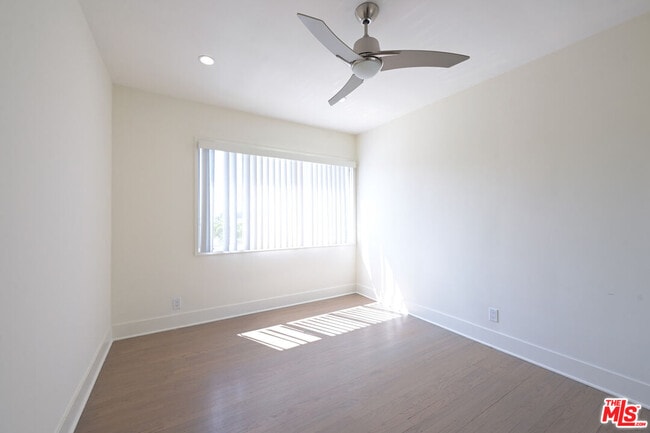 Building Photo - 3101 Arizona Ave