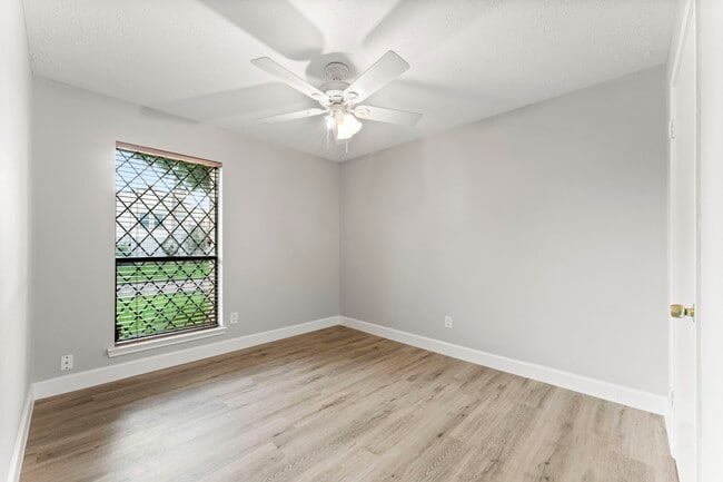 Building Photo - 1111 Tanglewild Ln