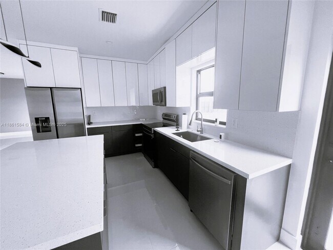 Building Photo - 11510 SW 141st St