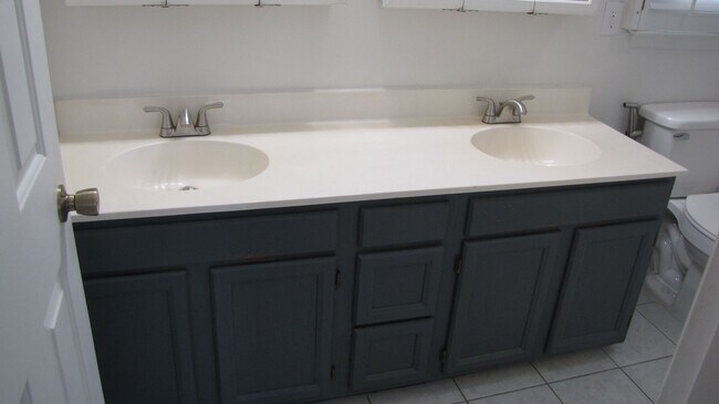 Building Photo - Well-kept 3 bedroom 2 1/2 bath home in the heart of Clemmons