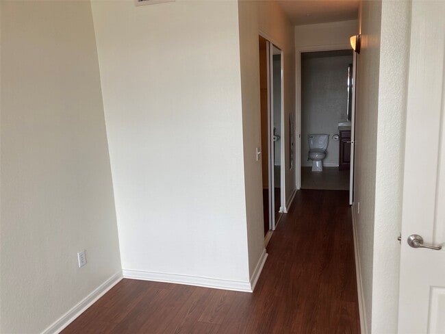 Building Photo - 7575 Kirby Dr