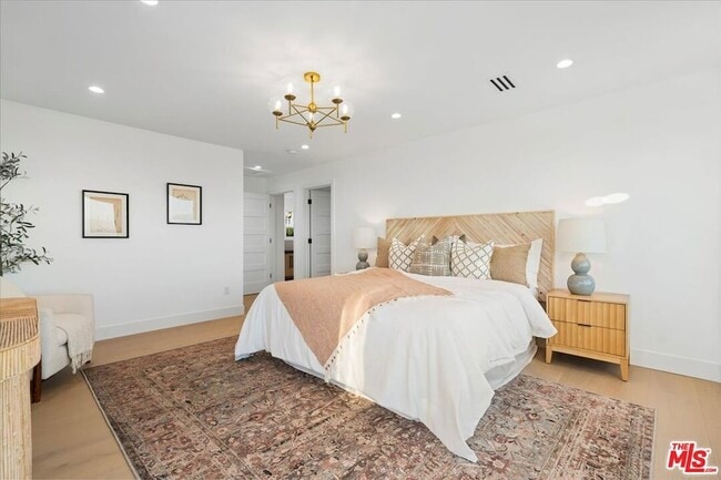 Building Photo - 15655 Castlewoods Dr