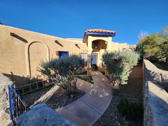 Building Photo - 2050 Pinecone Way