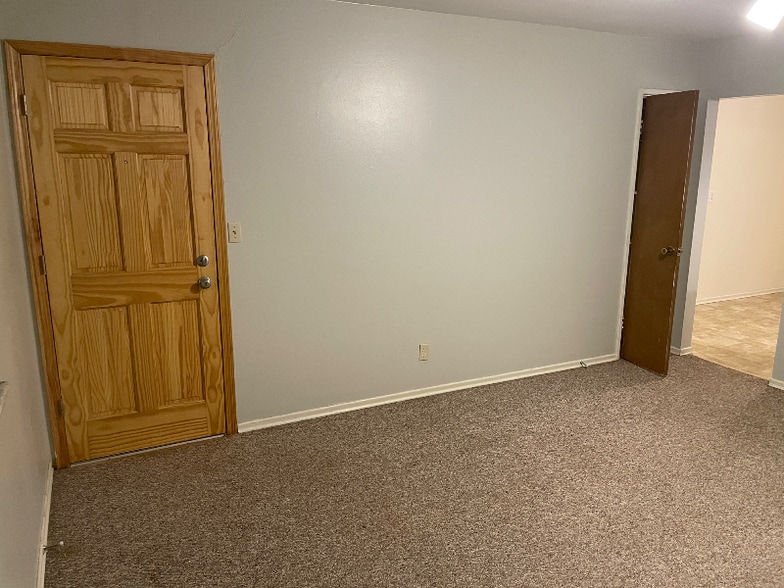 Building Photo - 1103 W James Blvd