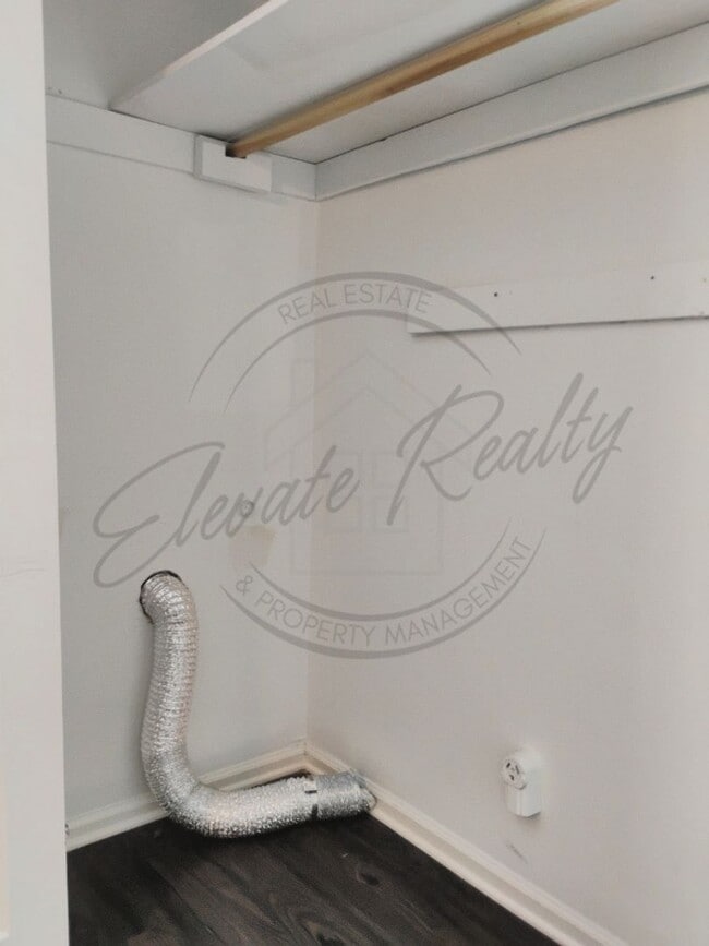 Building Photo - SPECIAL: 1/2 OFF APPLICATION FEES AND 1/2 ...