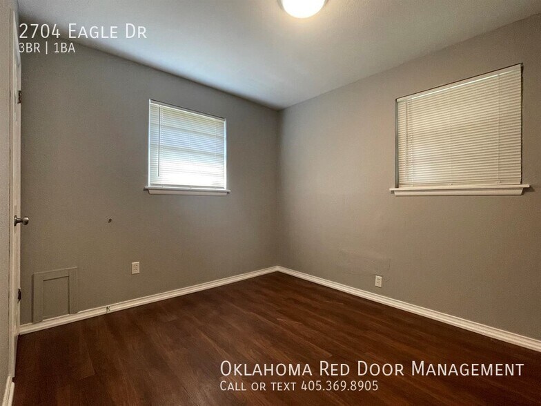 Building Photo - 2704 Eagle Dr