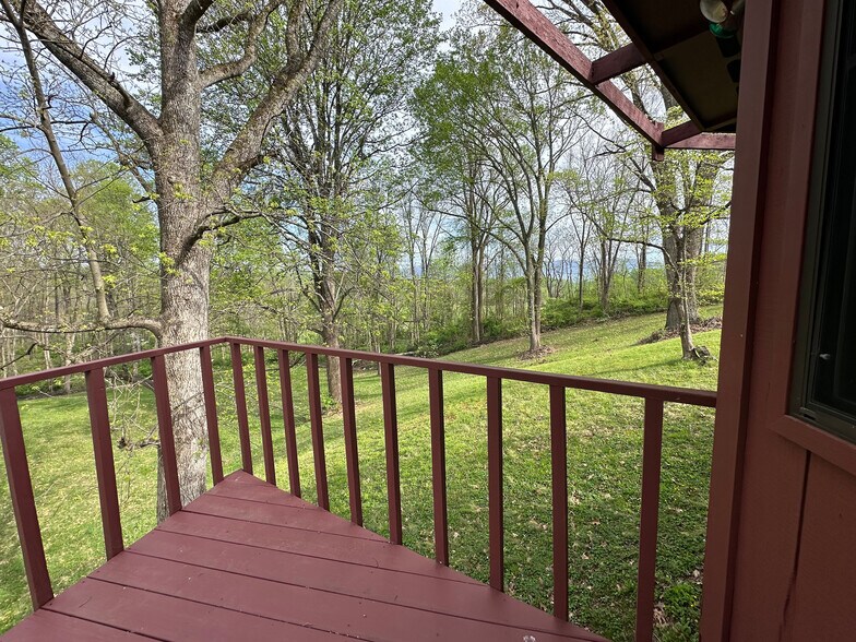 Building Photo - 325 Poplar Hill Ln