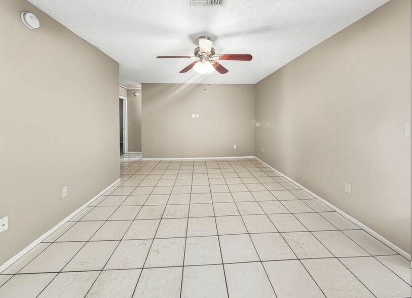 Building Photo - 613 Limetree Dr