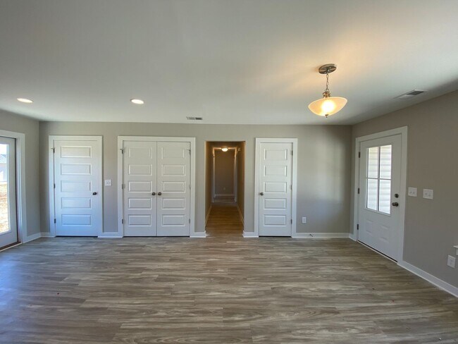 Building Photo - Gorgeous Home for Rent in Talladega, AL! A...