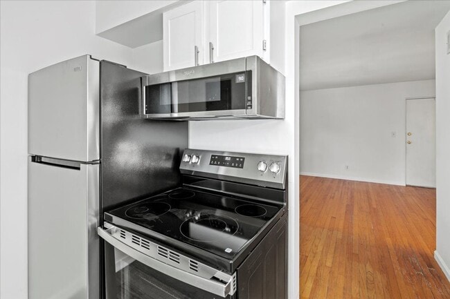 Building Photo - 306 E 19th St