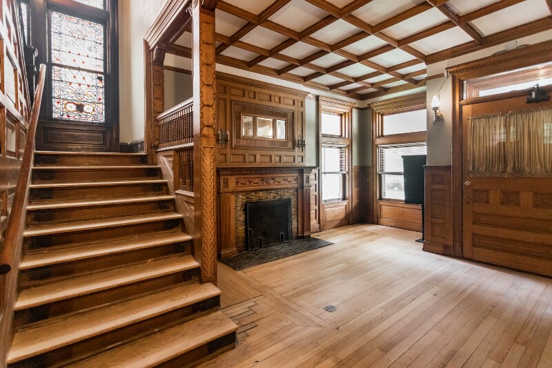 Primary Photo - 223 E Ferry St