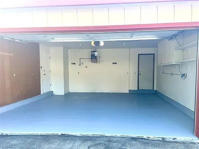Building Photo - SALEM WORLD