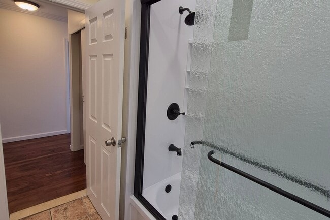 Building Photo - 27 Oakwood Dr