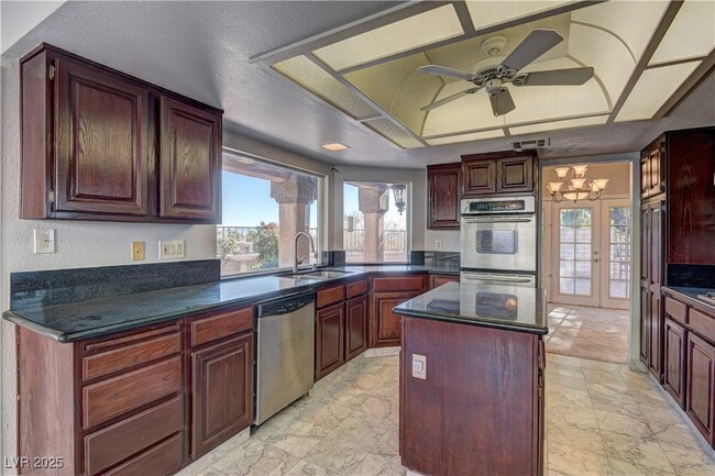 Building Photo - 8700 Captains Pl