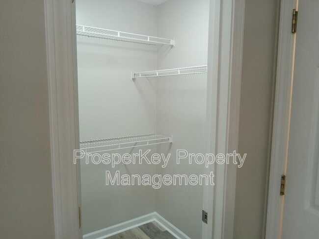Building Photo - 721 Pine Hill Ct