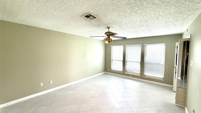 Building Photo - 14834 Charlmont Dr