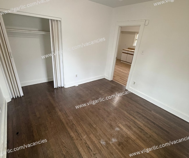 Building Photo - 3 Large Bedrooms • 1 Full Bathroom.  Spacious home ready for immediate move-in.