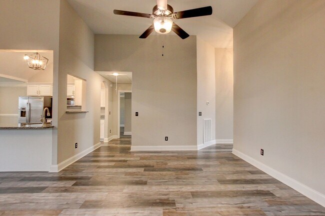 Building Photo - Sharp 3bed 2 ba.  upgrades throughout.