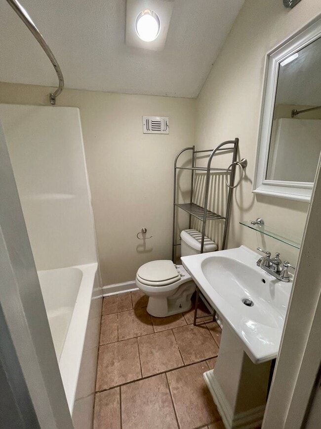 Building Photo - 107 Herbert St