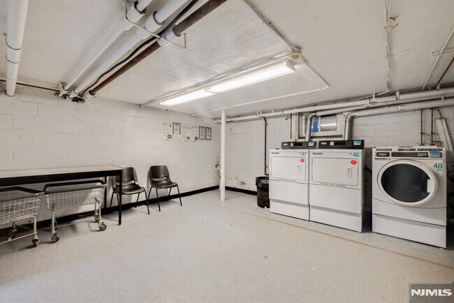 Building Photo - 25 Hastings Ave