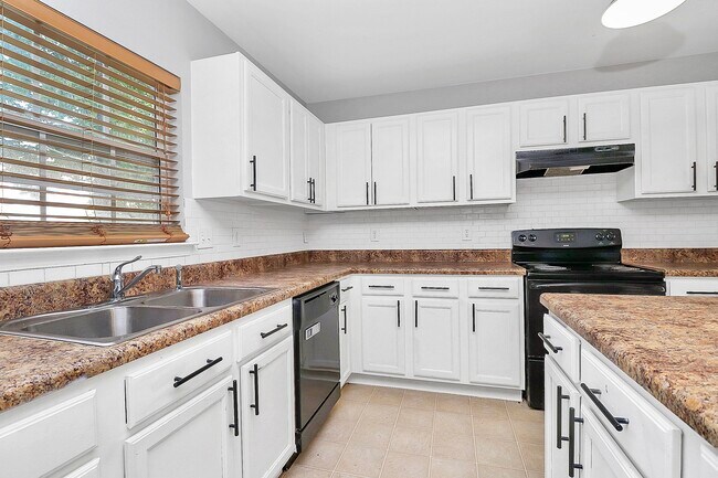 Building Photo - 115 Hunslet Cir