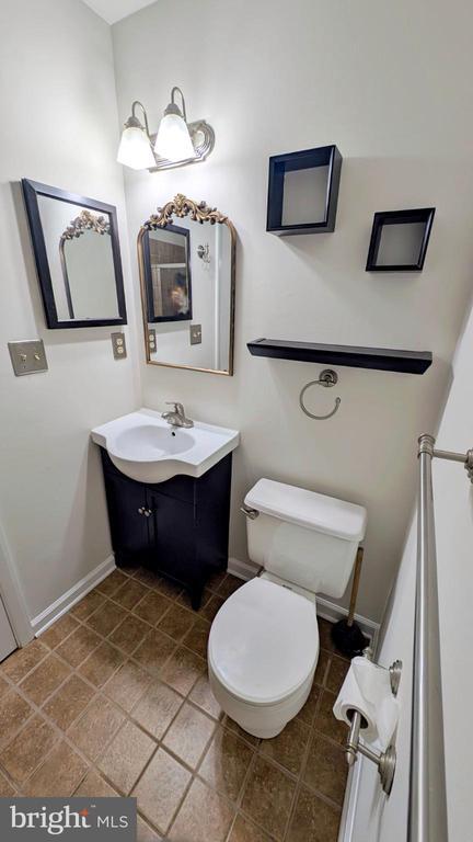 Building Photo - 33 Badger Gate Ct