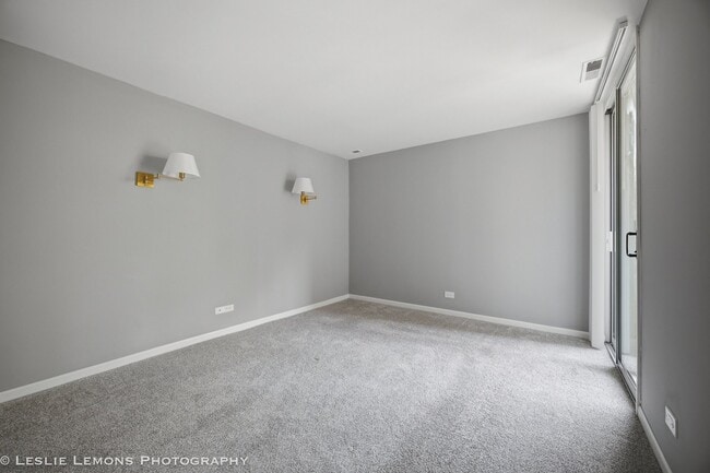 Building Photo - 6000 Oakwood Dr