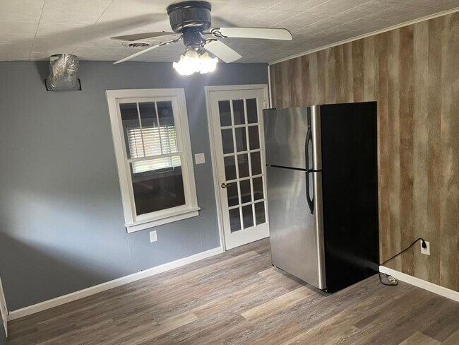 Building Photo - 525 Meadowbrook Ave