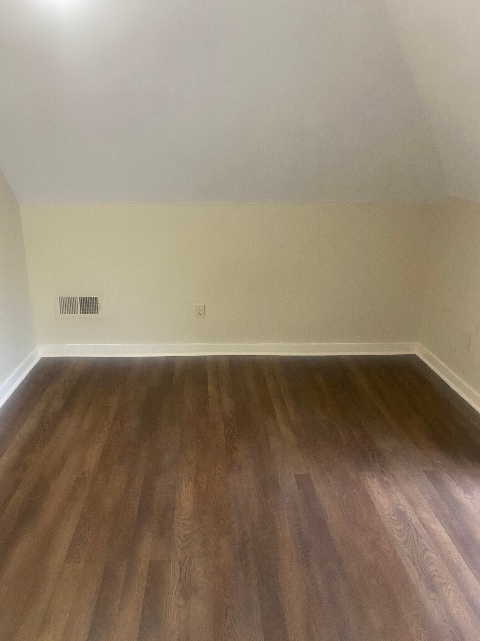 Building Photo - 2098 Court Ave