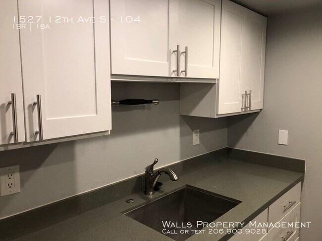 Building Photo - 1527 12th Ave S