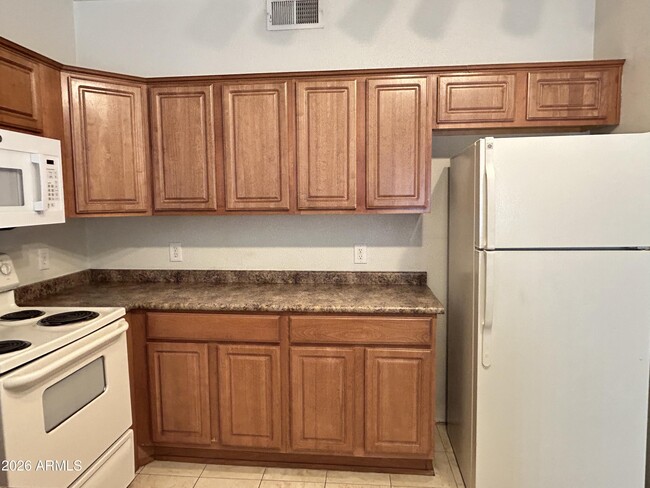 Building Photo - 920 E Devonshire Ave