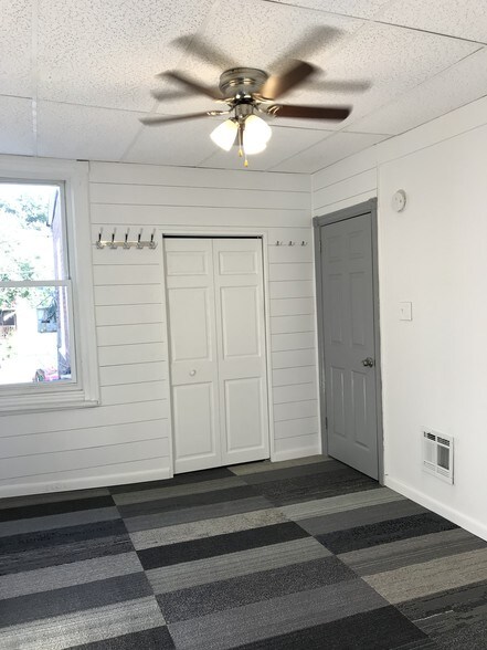 Bedroom-Middle - 4045 5th Ave