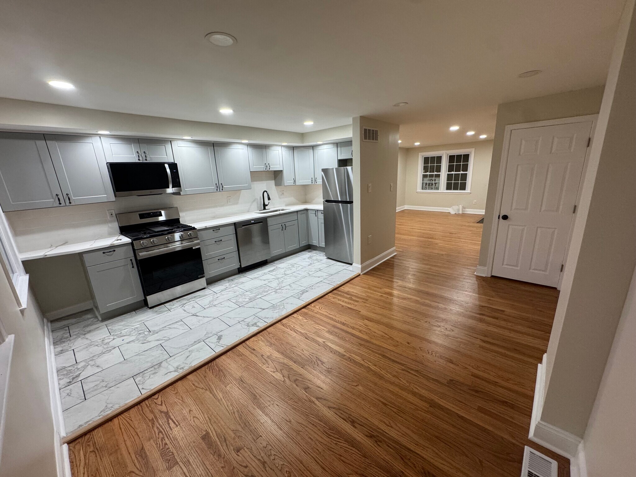 Kitchen & Dining Area - 333 Mary St