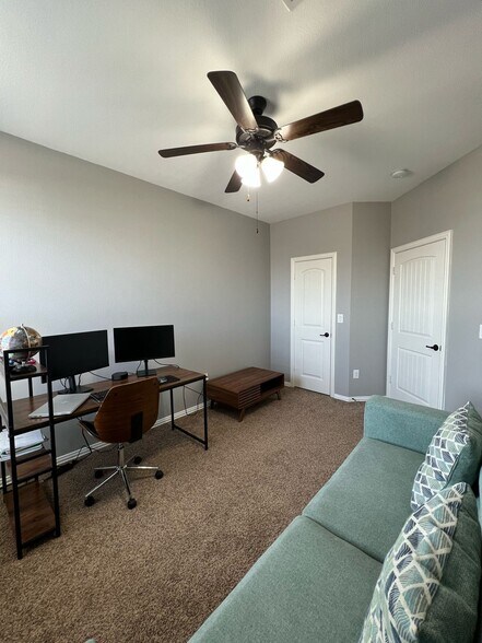 Building Photo - 803 Founders Rd