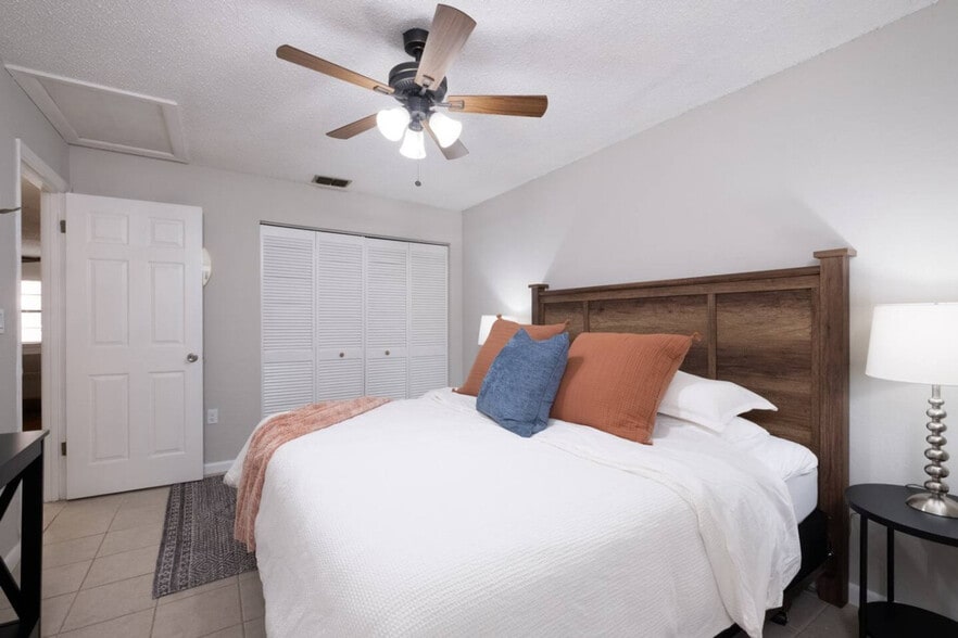 Building Photo - 3431 NW 21st Dr