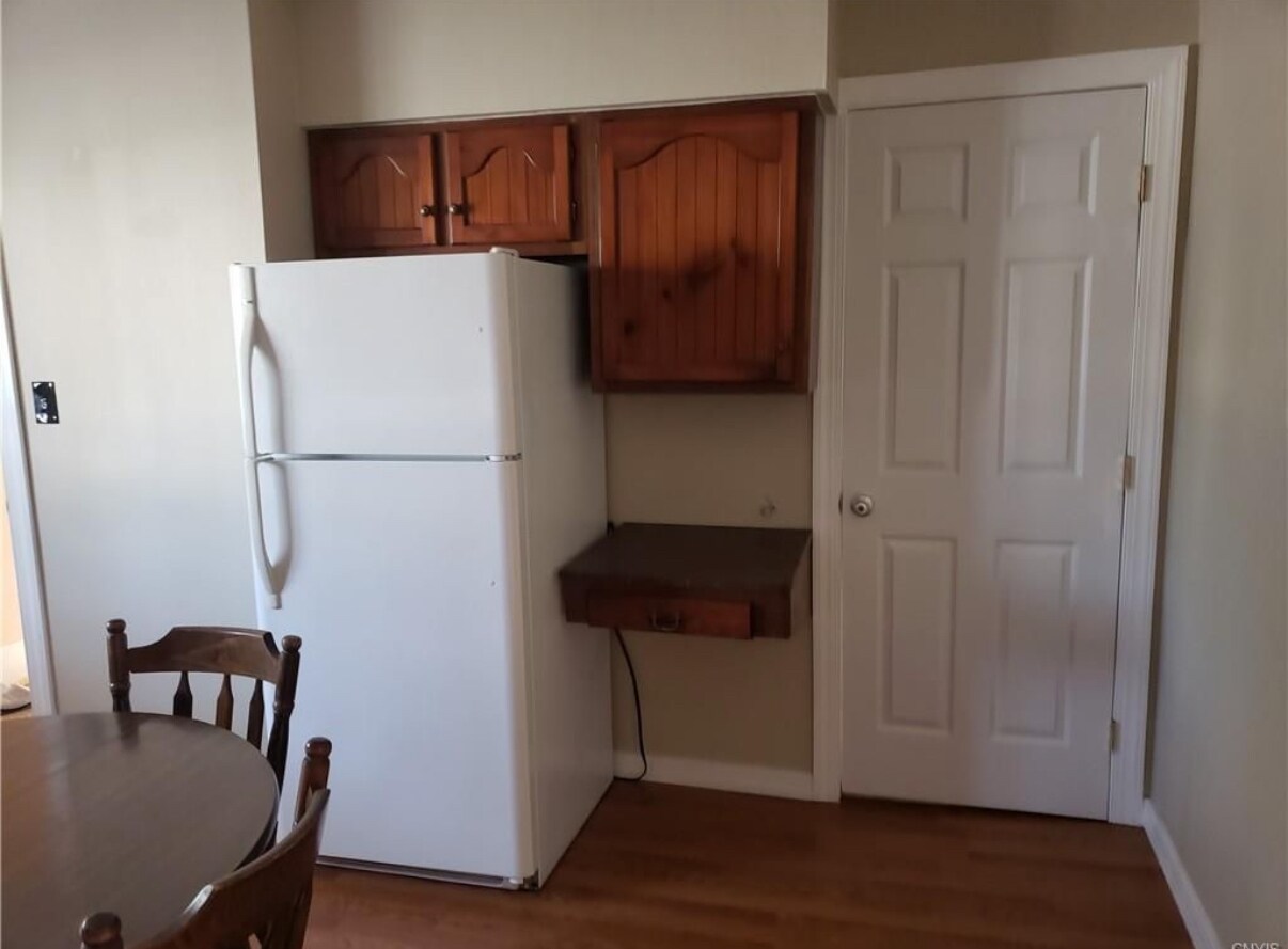 Building Photo - 1184 Kossuth Ave