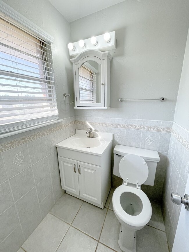 Building Photo - 3 Bed/1.5 Bath/2 car garage home in Midwest City.