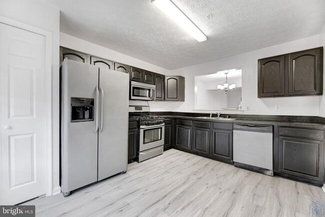 Building Photo - 2406 Lemontree Ln
