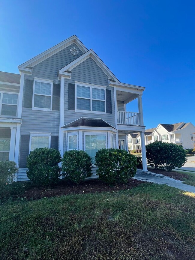 Building Photo - 4 BEDROOM IN GODLEY PARK- POOLER