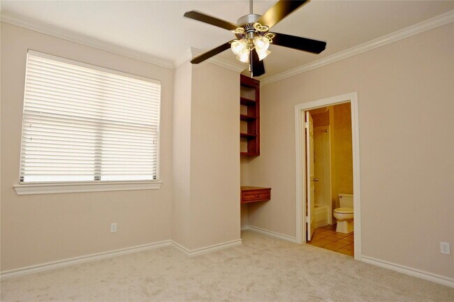 Building Photo - 1721 Potomac Dr