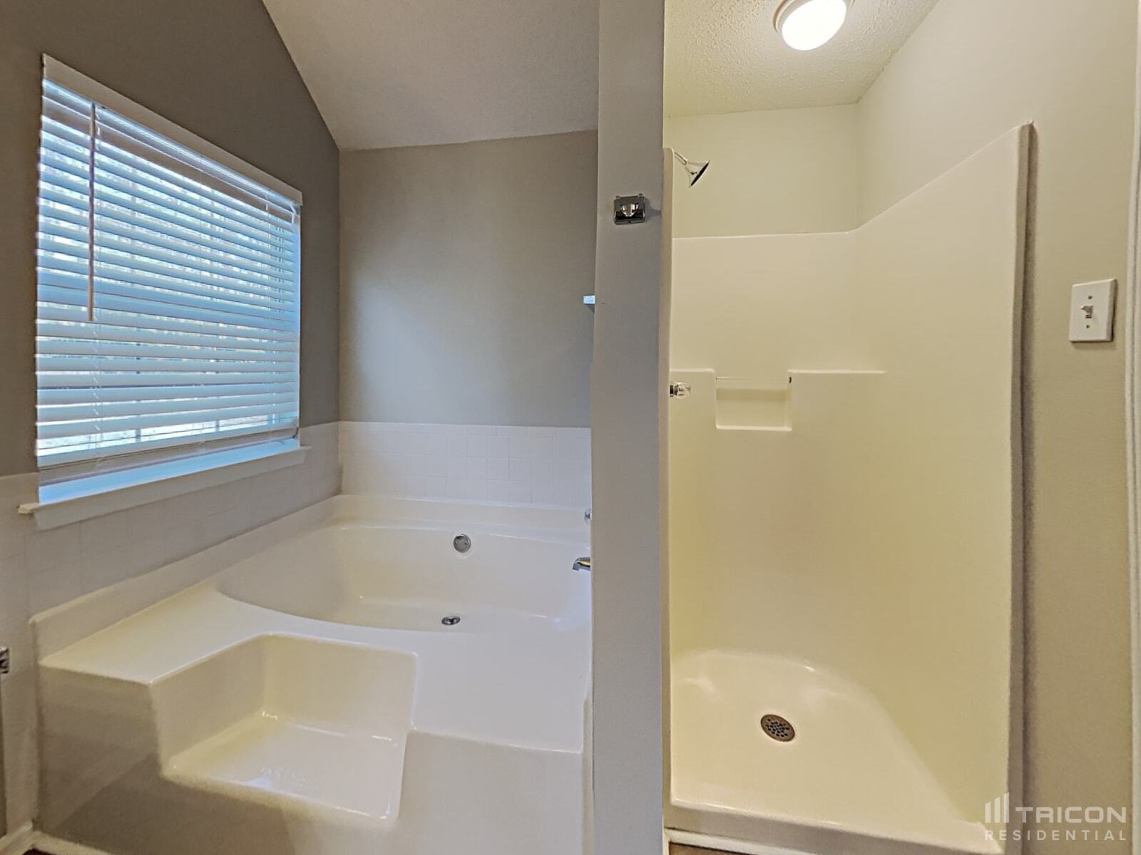 Building Photo - 869 Kendall Park Dr