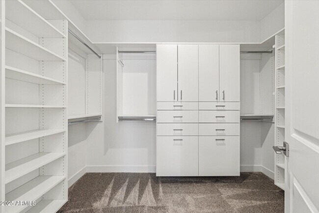 Building Photo - 11138 N San Clemente St