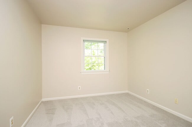 Building Photo - End-Unit Georgetown Green Townhome