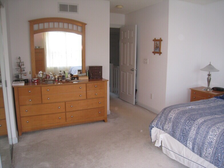 Building Photo - 5472 Baneberry Ave