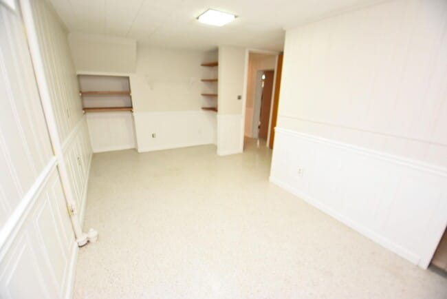 Building Photo - 3 bedroom 2 bath ranch style home in South Bend IN