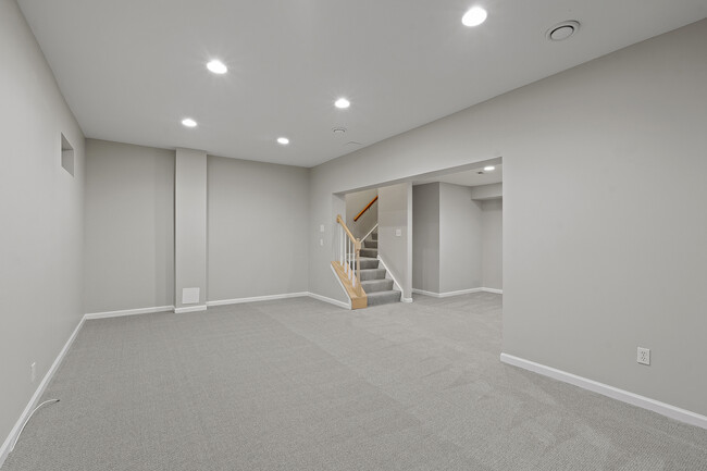 Building Photo - 7 Willwood Ct