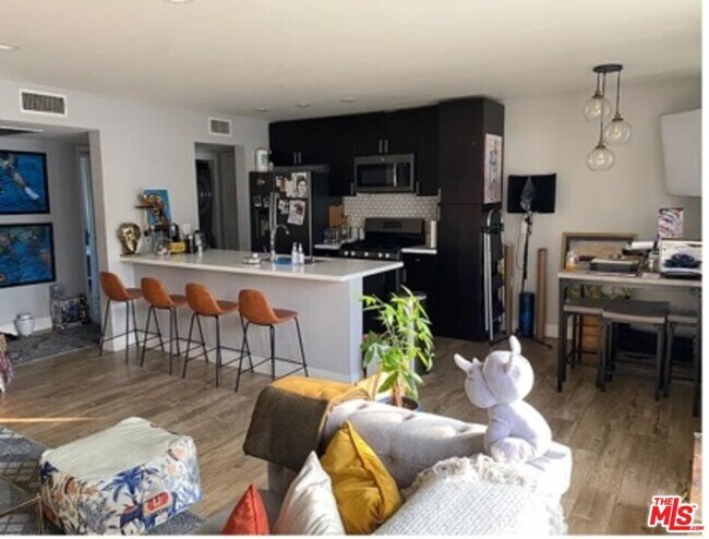 Building Photo - 18640 Collins St