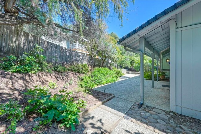 Building Photo - Beautiful 3-Bedroom Home in North Auburn's Sierra Foothills